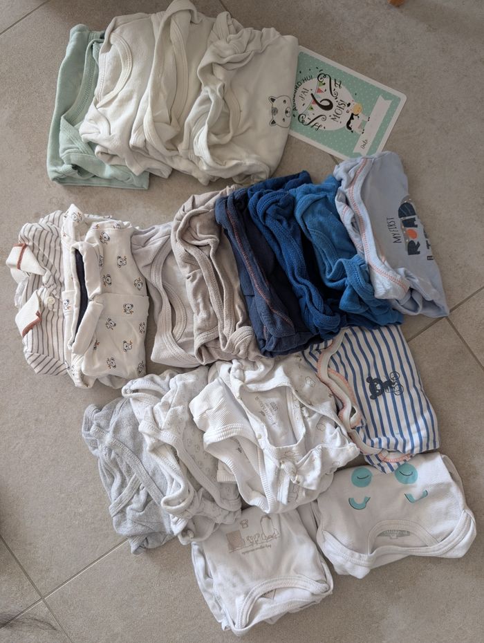 Gros lot vêtements garçon 6 mois - photo numéro 3