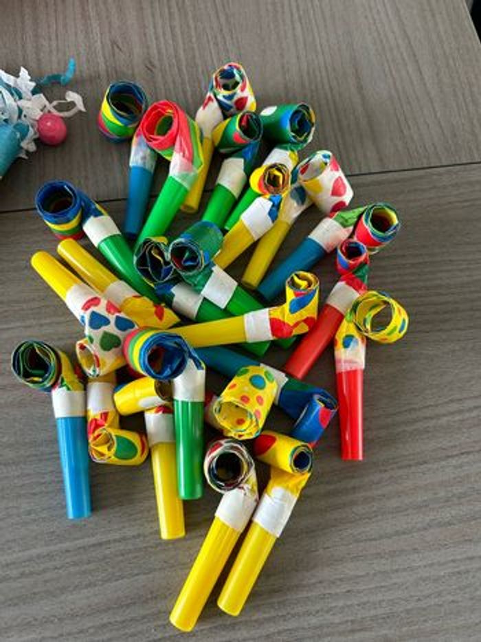 Gros lot de cotillons - photo numéro 2