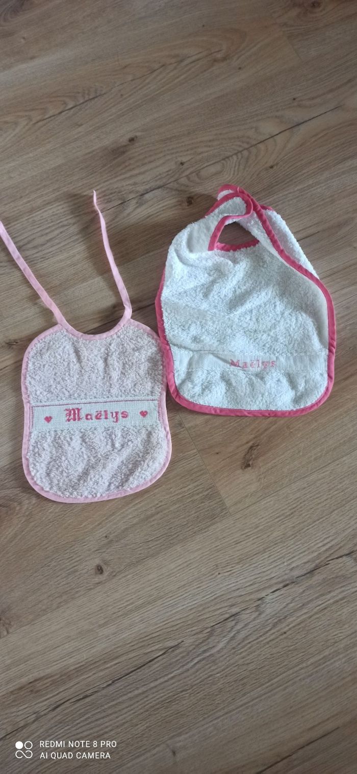 2 bavoirs imprimes maelys