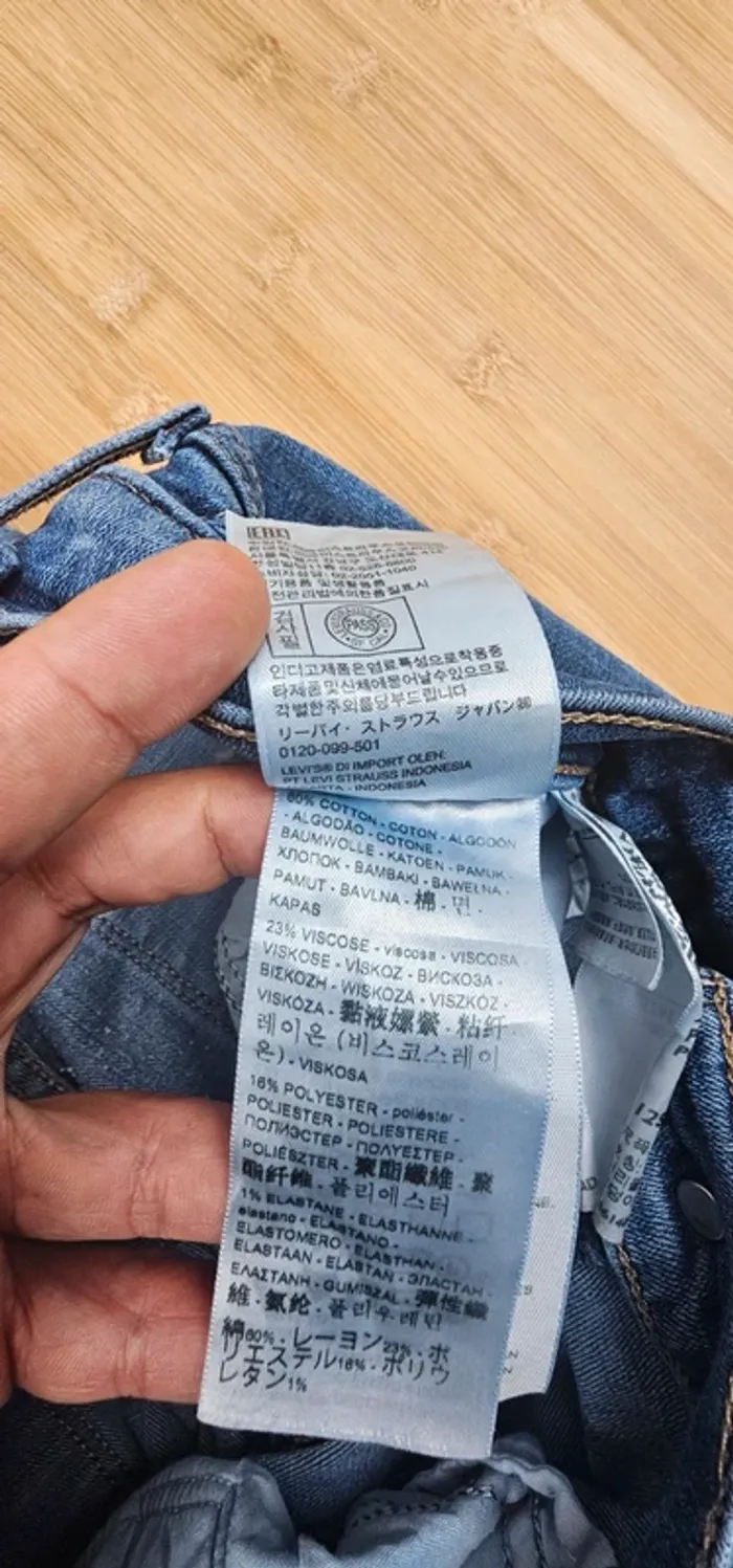 Levi's un peu évasé par le bas + patch offert classic bootcut T:40 W31 L30 - photo numéro 9