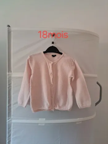 Gilet boutonné rose