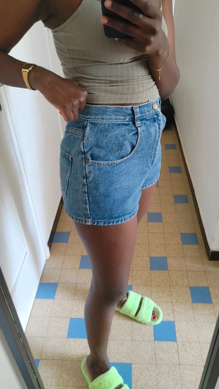 Mini short en jeans vintage brut taille haute - photo numéro 3