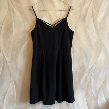 Robe noire brettelle