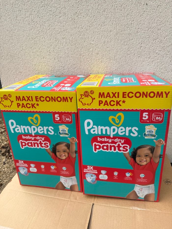 Lot de couches Pampers baby dry pants taille 5