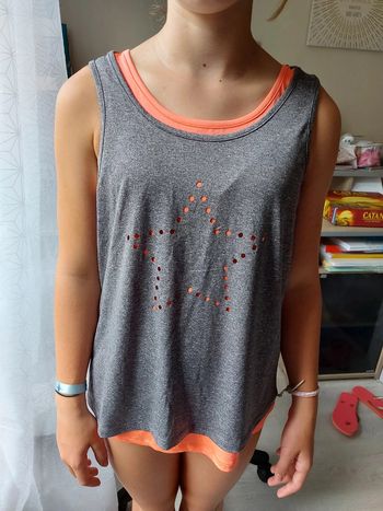 Débardeur gris et orange avec étoile