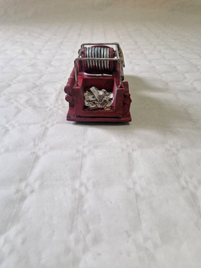 Décoration  / figurine  , ancien camion de pompiers - photo numéro 4
