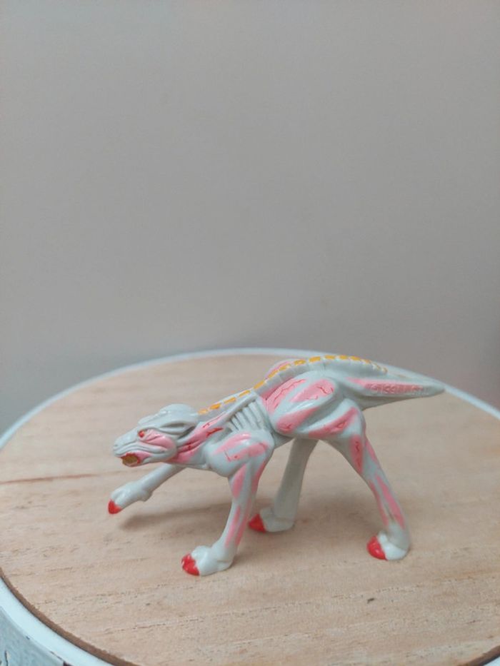 Figurine chien junk jackal trash bag vintage année 90