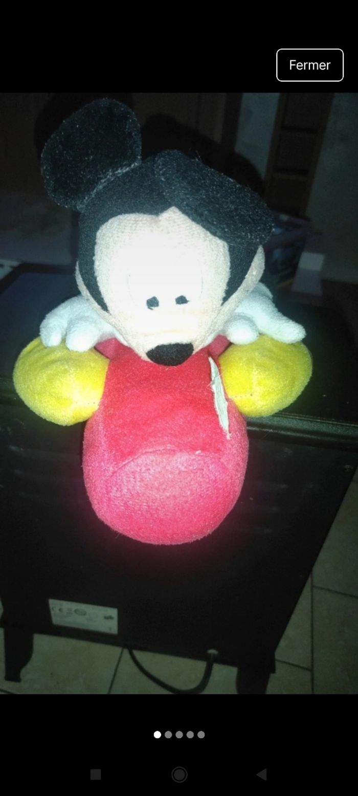 Très belle peluche Mickey j39