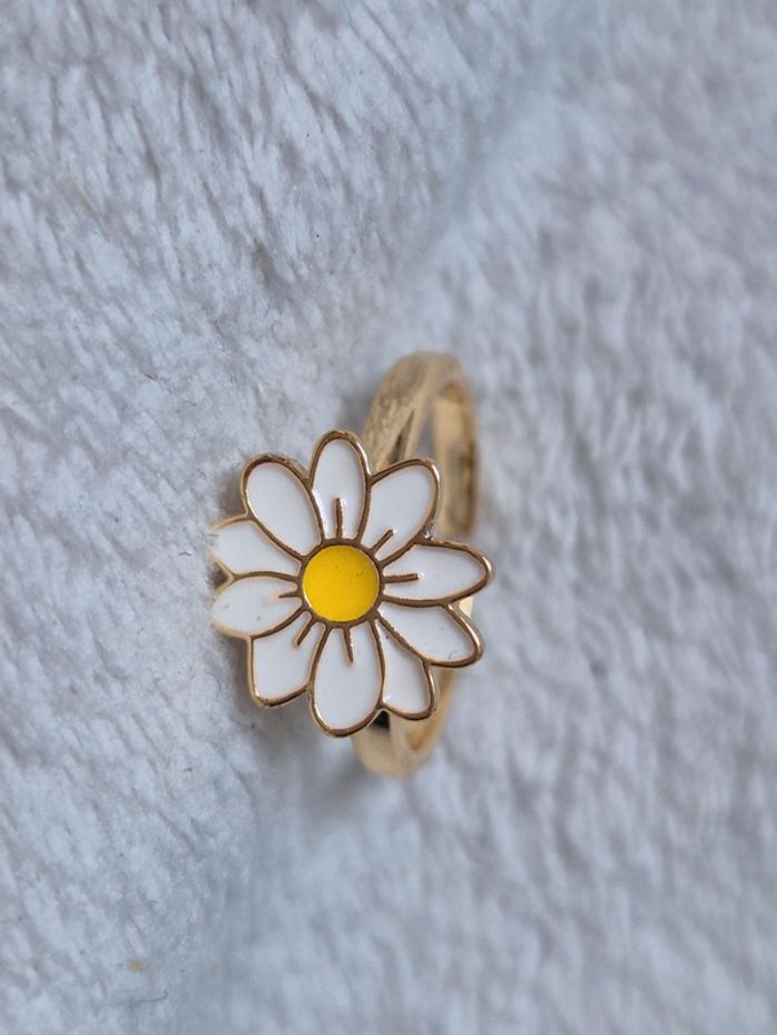Superbe bague fleur rotative acier inoxydable fleur blanche et jaune