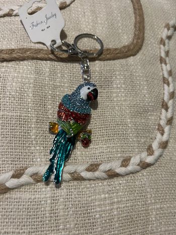 Magnifique porte clé perroquet neuf