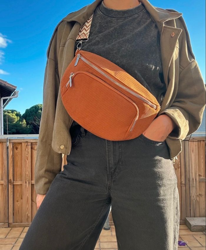 Sac banane en velours côtelé marron - photo numéro 9