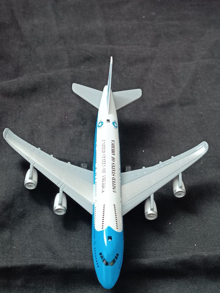 Avion métal  lumineux - photo numéro 9