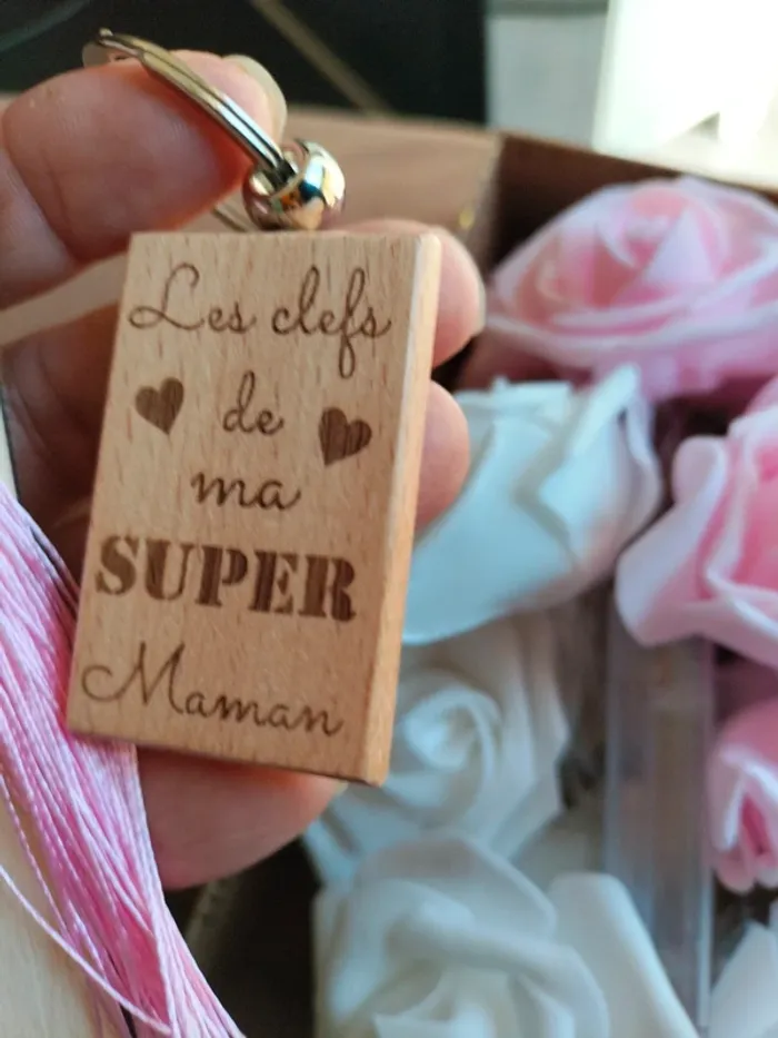 Coffret marque page+ porte clé en bois + guirlande de rose lumineuse pour cadeau maman neuf - photo numéro 8