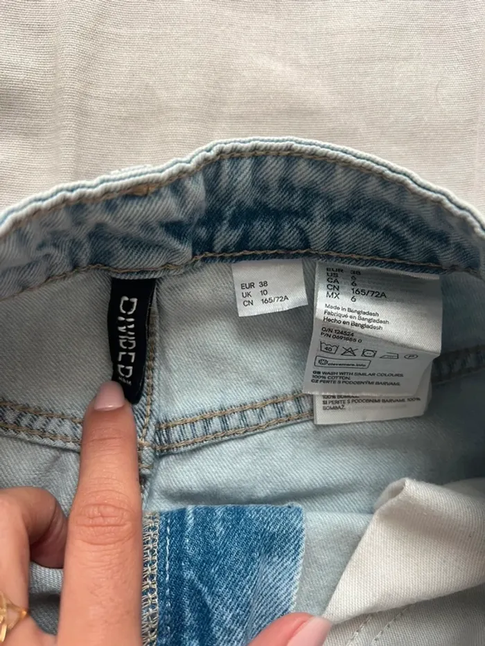 Mini jupe en jean destroy H&M Divided - photo numéro 4