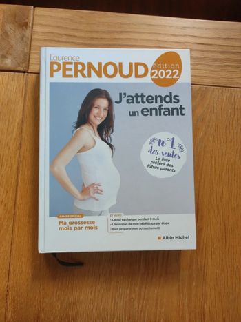 J'attends un enfant de Laurence Pernoud 2022