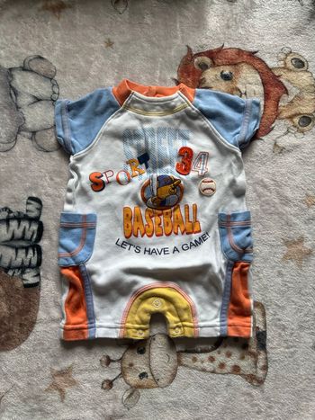 Lot d’une salopette et un ensemble 1 mois