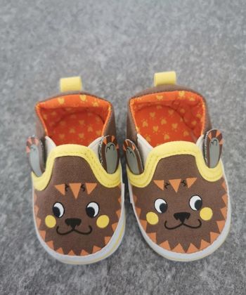 Chaussures bébé 0/6 mois neuves