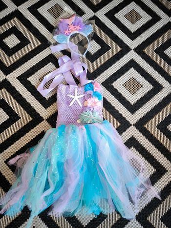 Déguisement sirène, princesse qui brille taille 7-8ans neuve