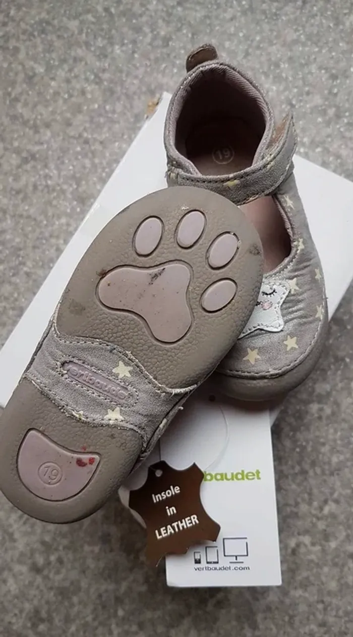 Vertbaudet chaussons étoiles phosphorescents
P19 mais taille grand. Portés seulement à la crèche - photo numéro 4