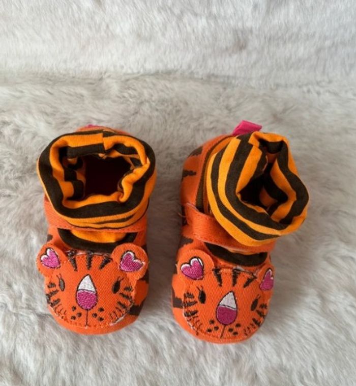 Chaussons tigre, pantoufles pointure 20, 6-12 mois - photo numéro 2