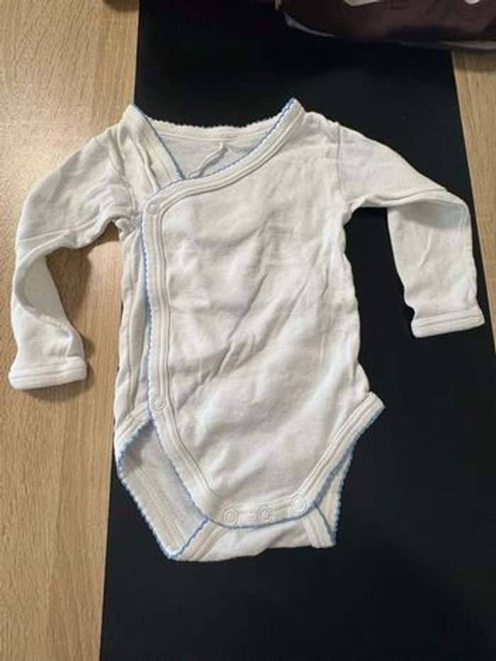 Lot 7 bodies et 2 t-shirt manches longues 6 mois - photo numéro 10
