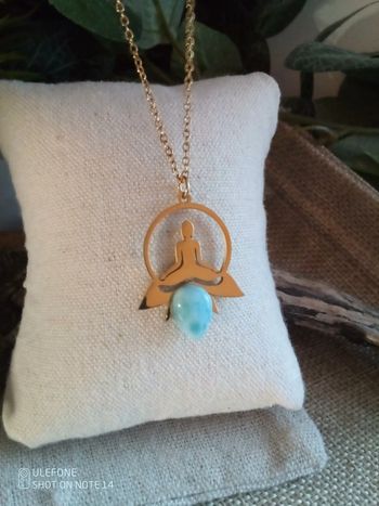 Collier larimar pierre naturelle et pendentif féminin sacré