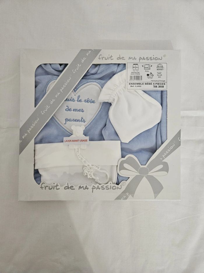 Coffret cadeau 5 pièces bleu pour bébé garçon