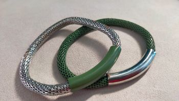 Lot de 2 bracelets rigides verts & argentés – Collection Émeraude Urbaine