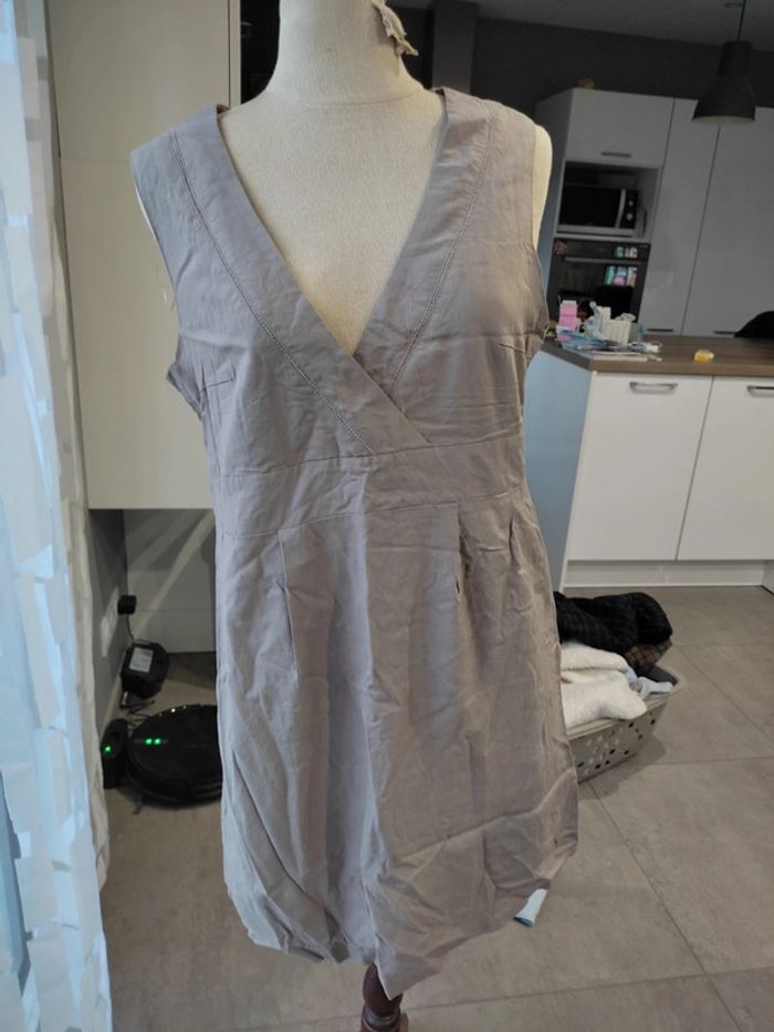 Robe beige neuve - photo numéro 2