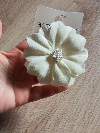 Barette fleur blanche écru H&M