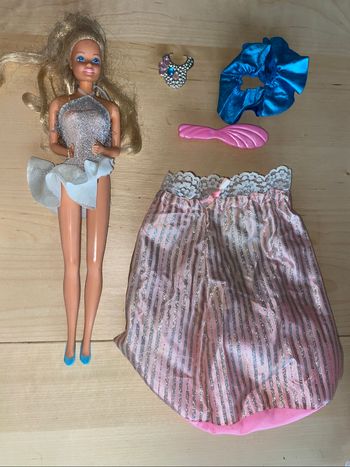 Barbie Mattel poupée Jewel secrets 1986 blonde rose argent collier