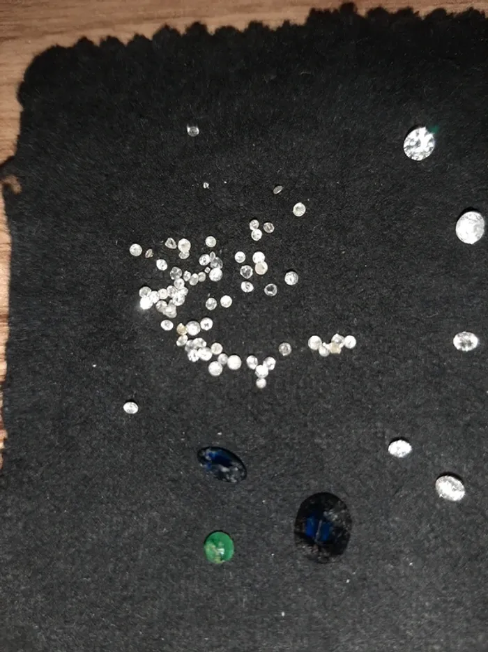Plusieurs diamants, 2 saphirs et une émeraude - photo numéro 3