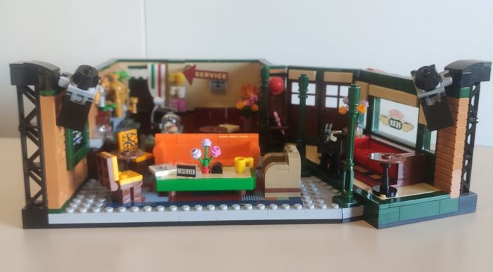 21319 Central Perk F.R.I.E.N.D.S