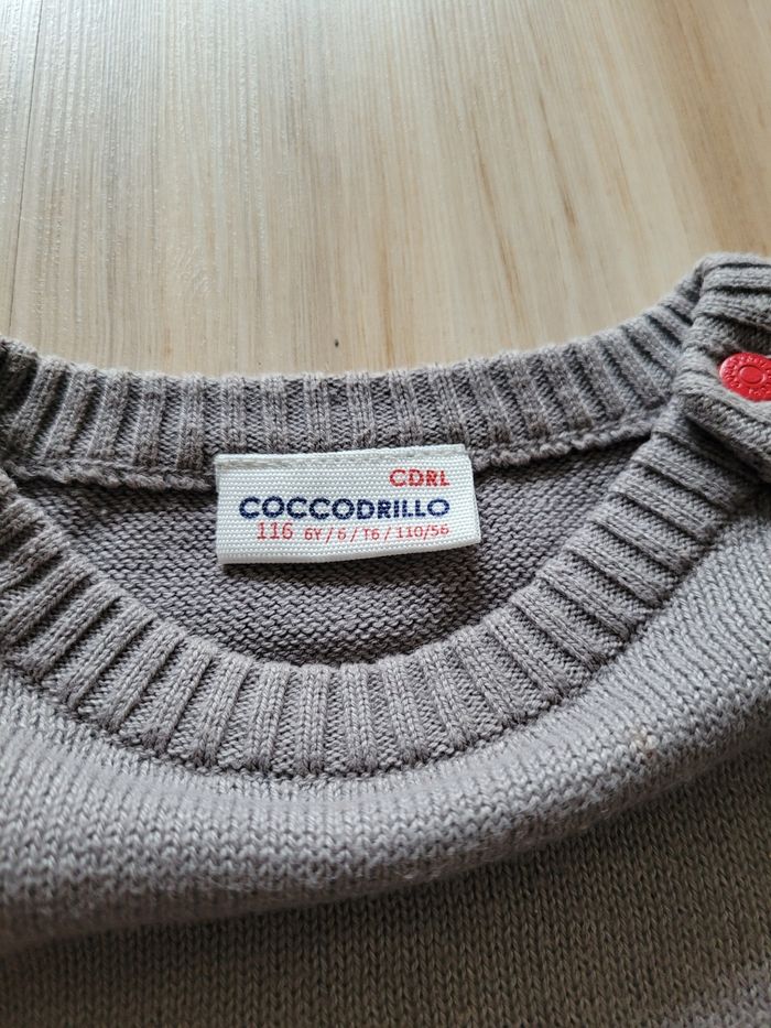 Lot de 2 pulls garçon 8 ans, marque Okaidi et Coccodrillo. 
Très bon état. - photo numéro 3