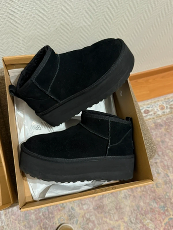 Bottes Ugg mini  taille 39