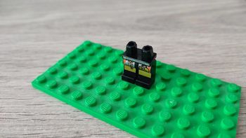 Hanches et jambes avec circuit Space UFO Gold 970c00pb0021 pièce détachée Lego #C06