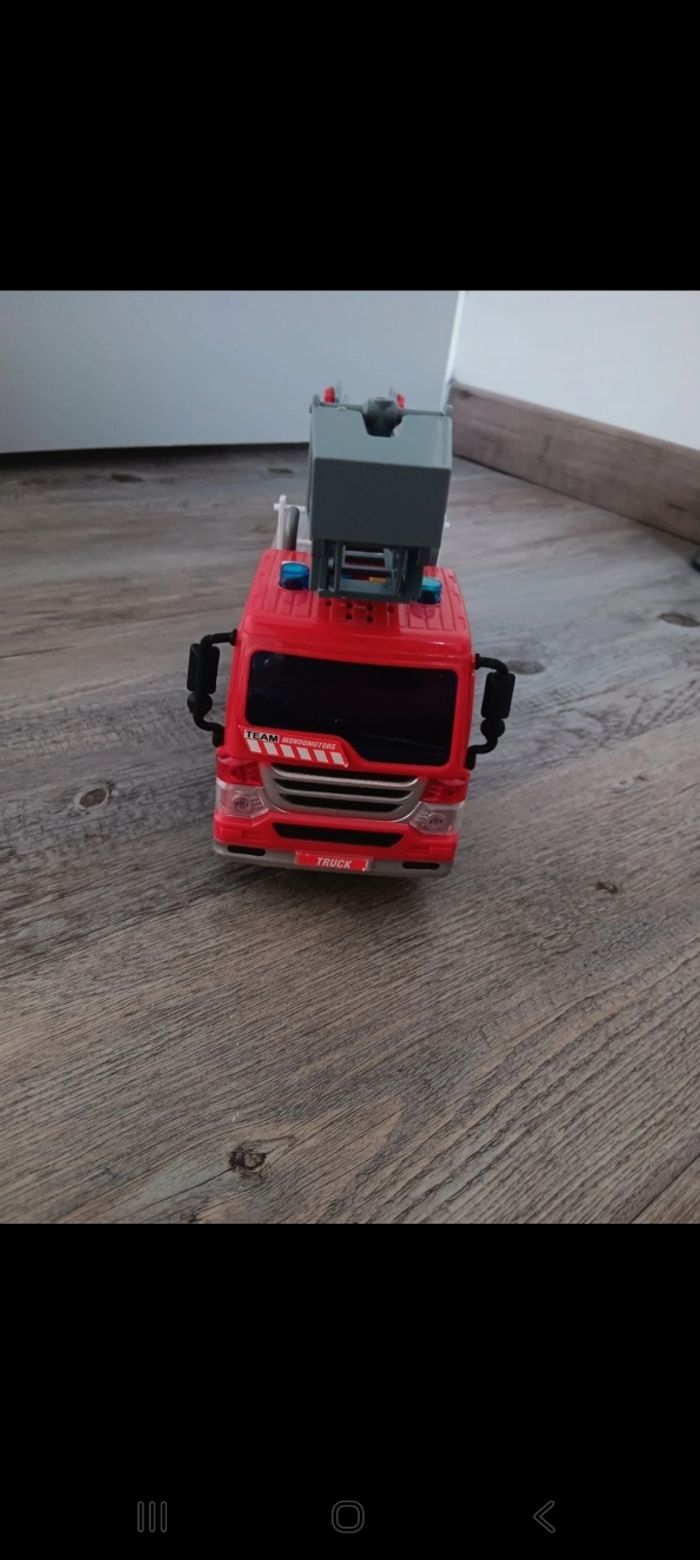 Camion de pompiers à friction - photo numéro 5