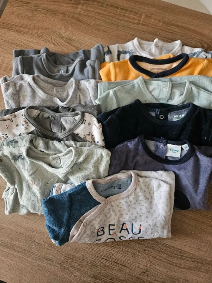 Lot de 10 pyjamas velours taille 9mois 🌸