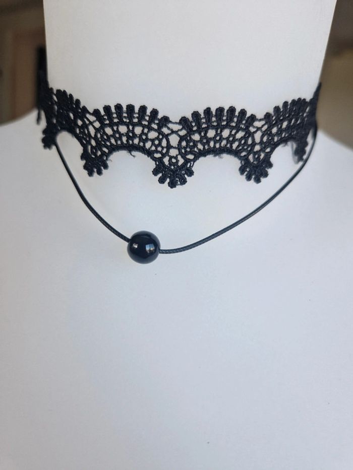Collier fantaisie ras de cou choker dentelle noire et perle - photo numéro 2