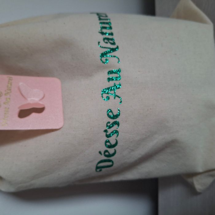 Pochon en coton 20x30cm crème avec inscription en vert pailleté - NEUF - Déesse au Naturel - photo numéro 3