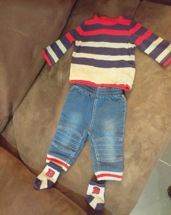 Ensemble t-shirt manches longues + pantalon jeans + chaussettes