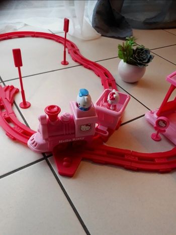Circuit de Train et Personnage Hello Kitty🌿🎁
