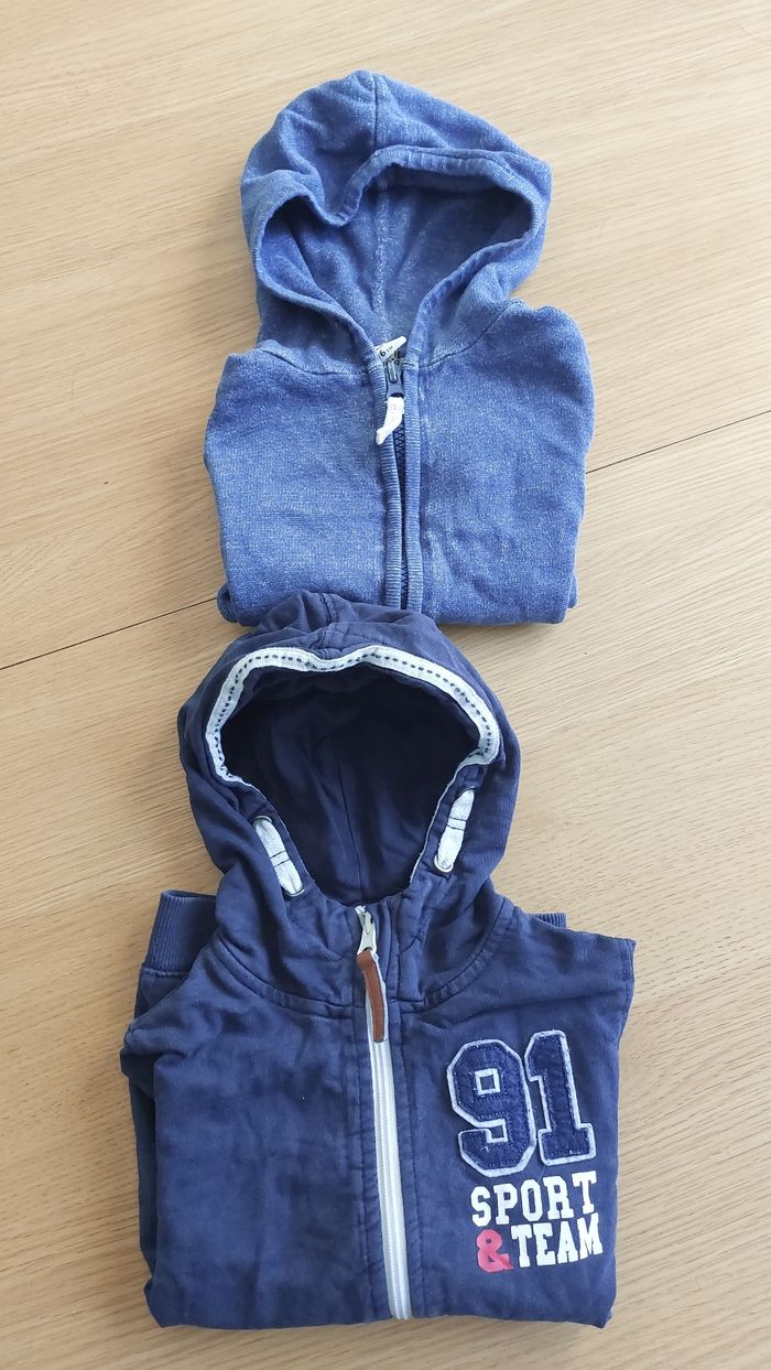 2 gilets fins à capuche