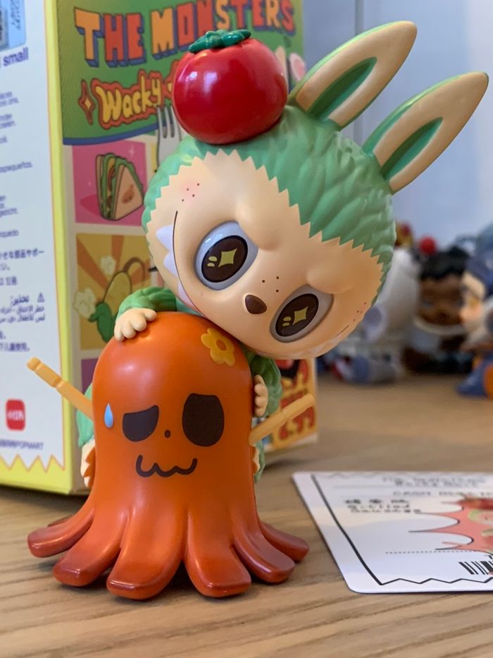 🌭 Pop Mart Labubu – Wacky Mart Series : Grilled Sausage (avec boîte + carte)