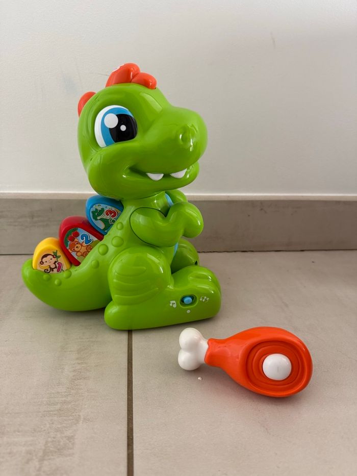 Dinosaure baby T Rex