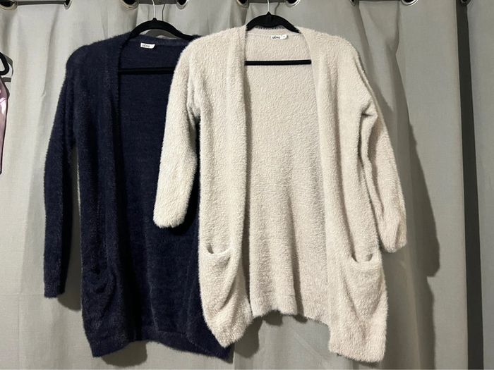 Lot de 2 gilets long tout doux 12 ans marque Gémo excellent état