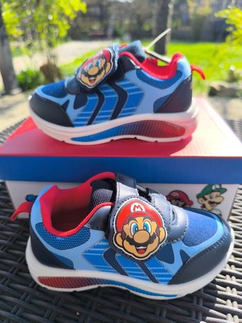 Basket lumineuse super Mario taille 32