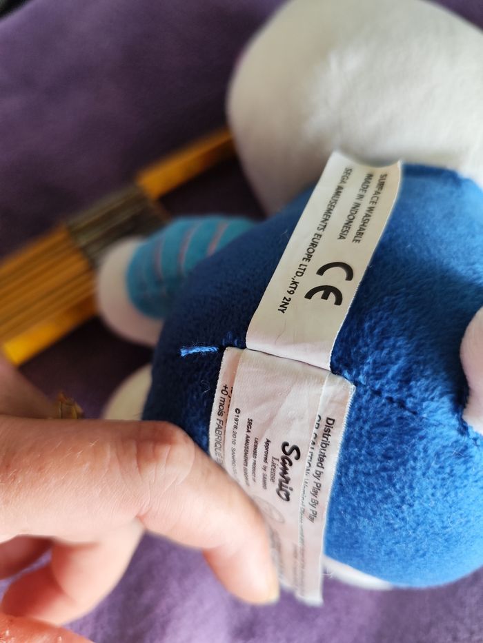 Peluche hello Kitty assise vêtement bleu noeud rose - photo numéro 5