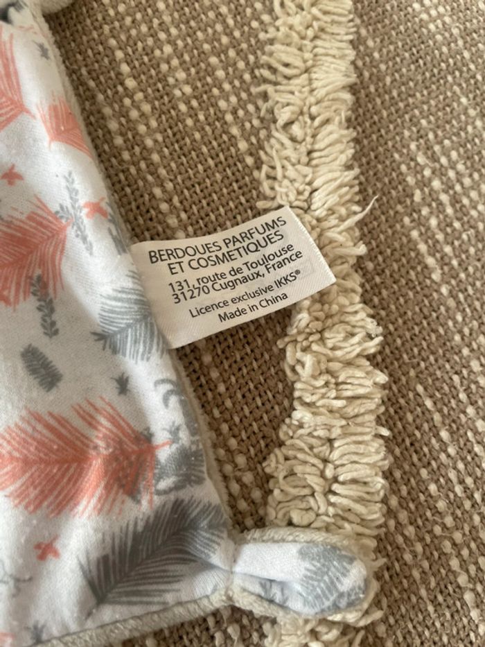 Peluche doudou plat 21cm IKKS chien loup lapin gris blanc et rose très bon état - photo numéro 4