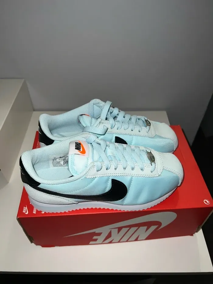 Basket Nike taille 35.5 - photo numéro 6